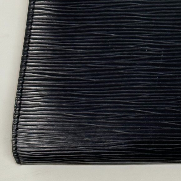 Vintage Louis Vuitton Épi Pochette | 1990s Rare Collection - Picture 7 of 9
